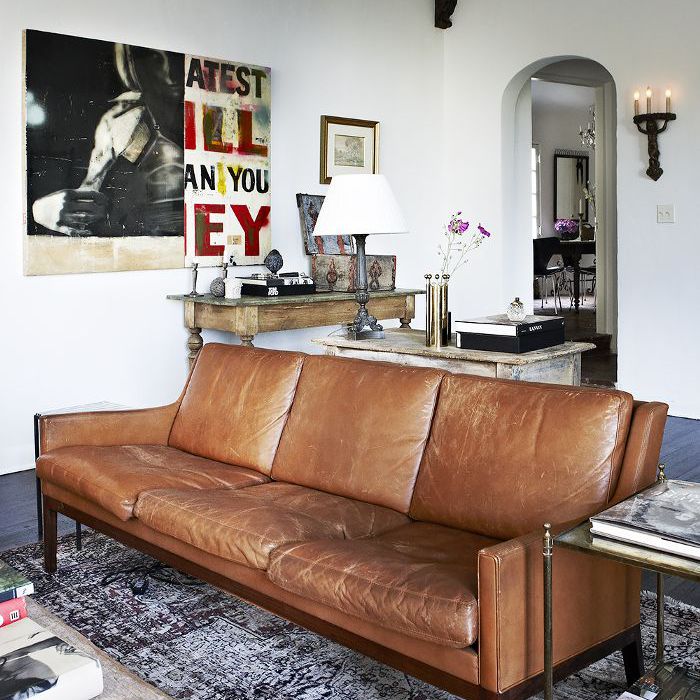 老式皮革沙发-客厅