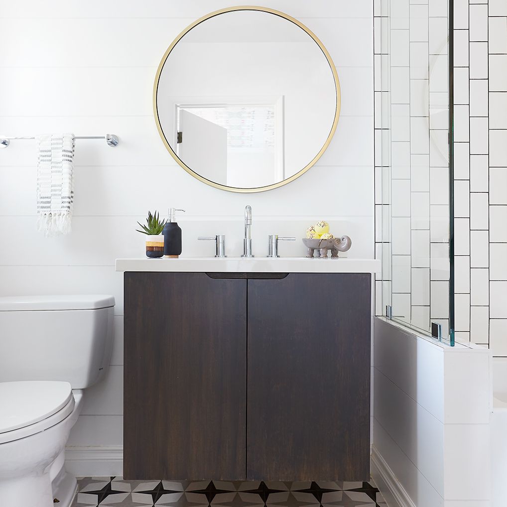 浴室配有现代细节