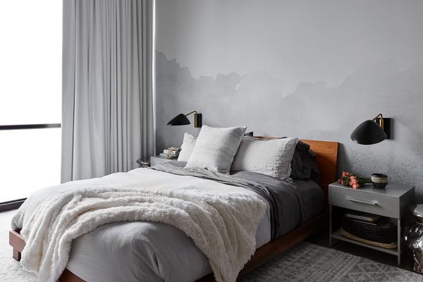 有水彩效应壁画墙壁的新鲜，灰色卧室