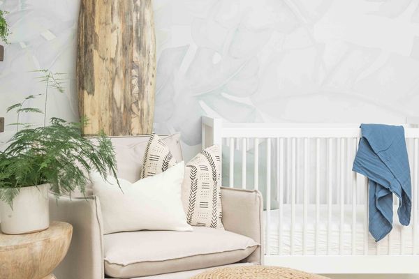 劳伦·康拉德托儿所，海滩口音。