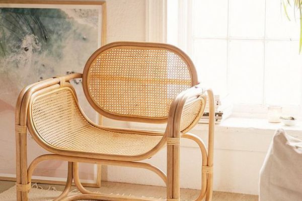 藤制家具线由Urban Outfitters