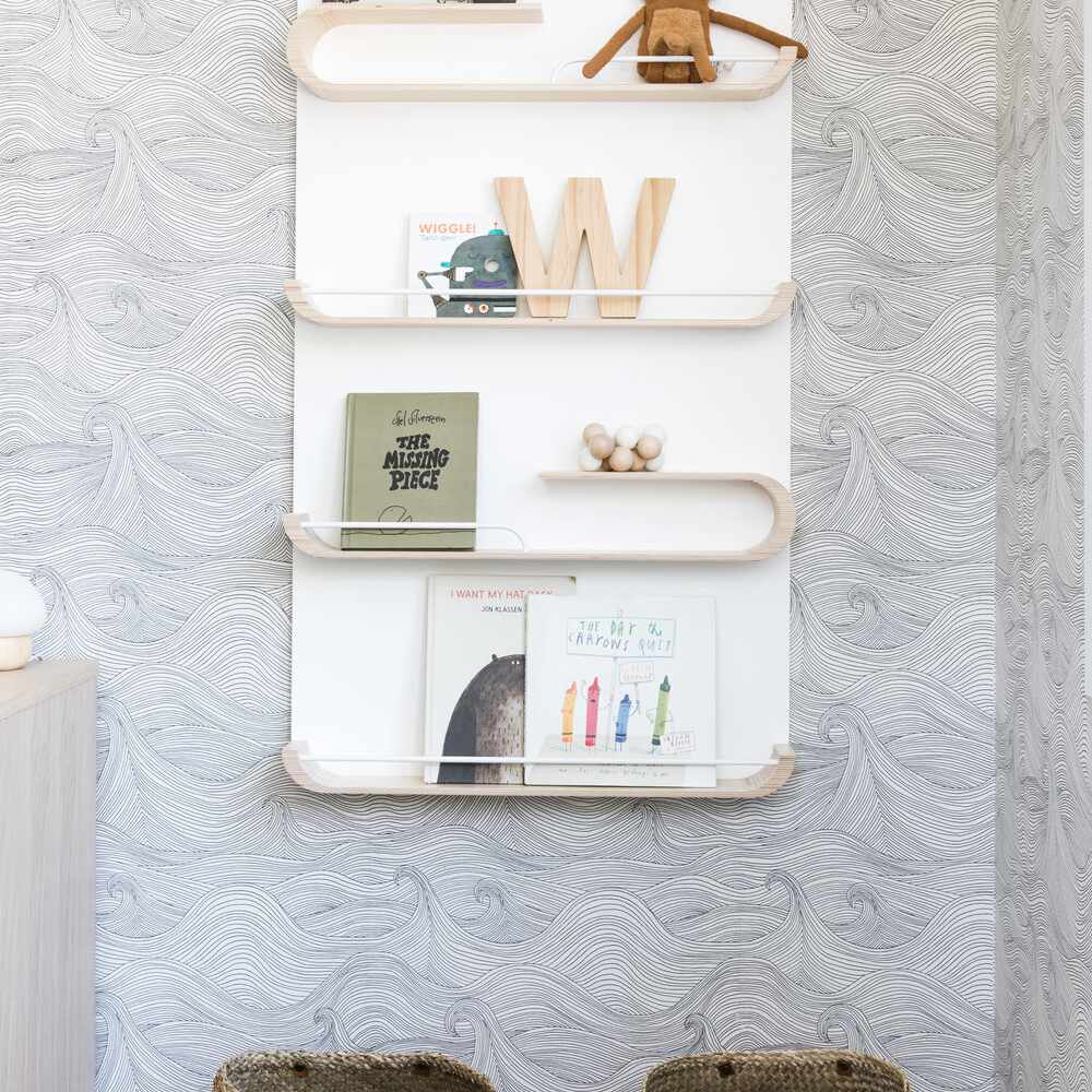 波浪壁纸在男孩的房间里