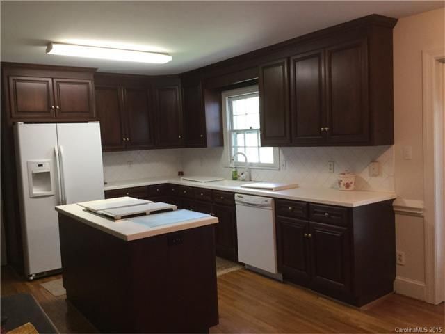 本周的改造 - 在照片前的水晶名称厨房改造