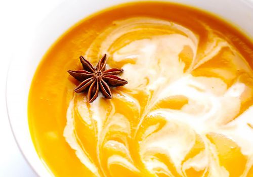 一份素食开胃菜——白胡桃南瓜汤。