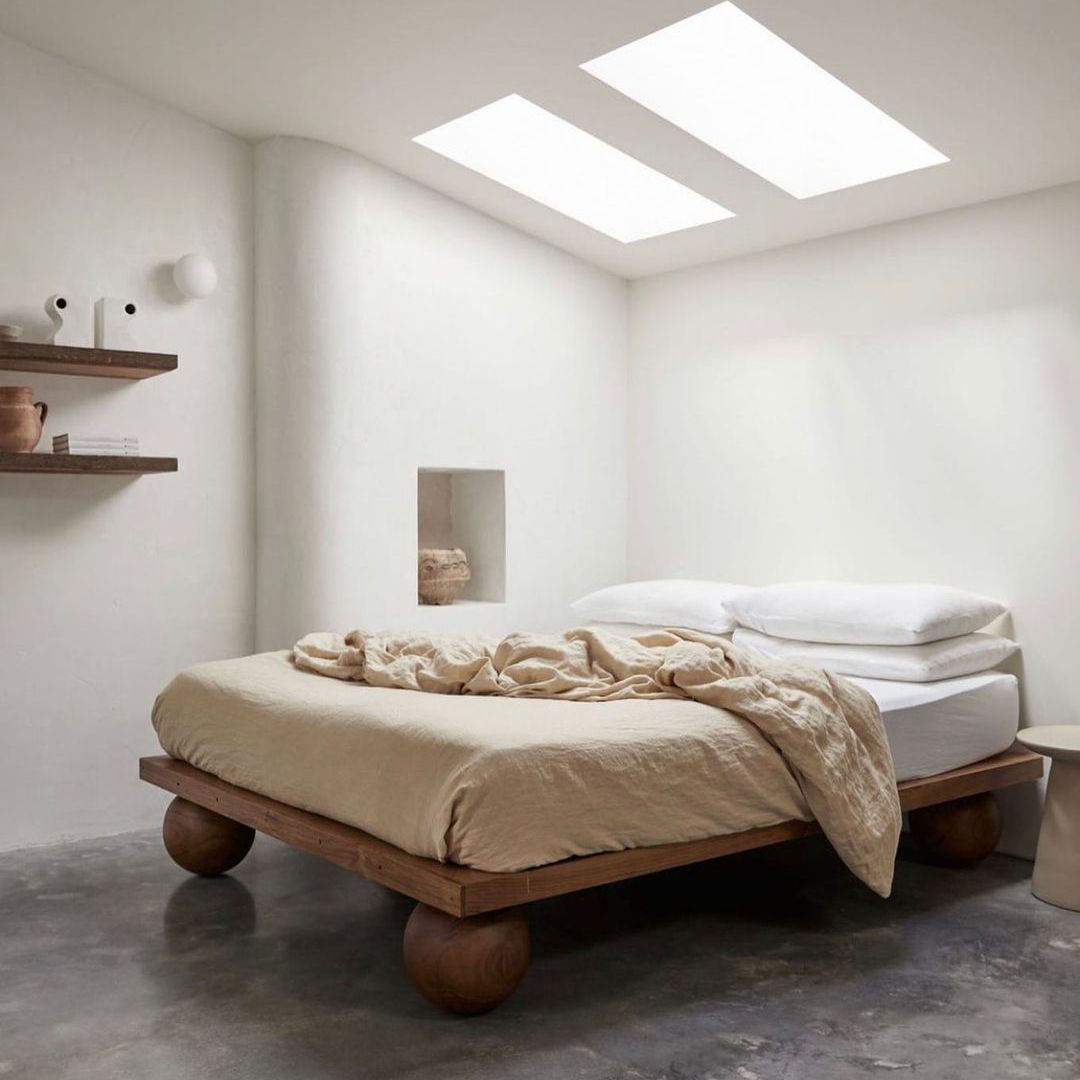 中性亚麻布床。