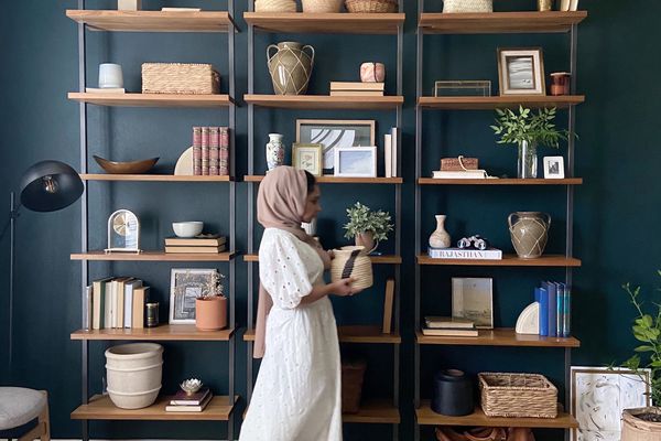 Ruqiya Imtiaz在她设计的办公室里