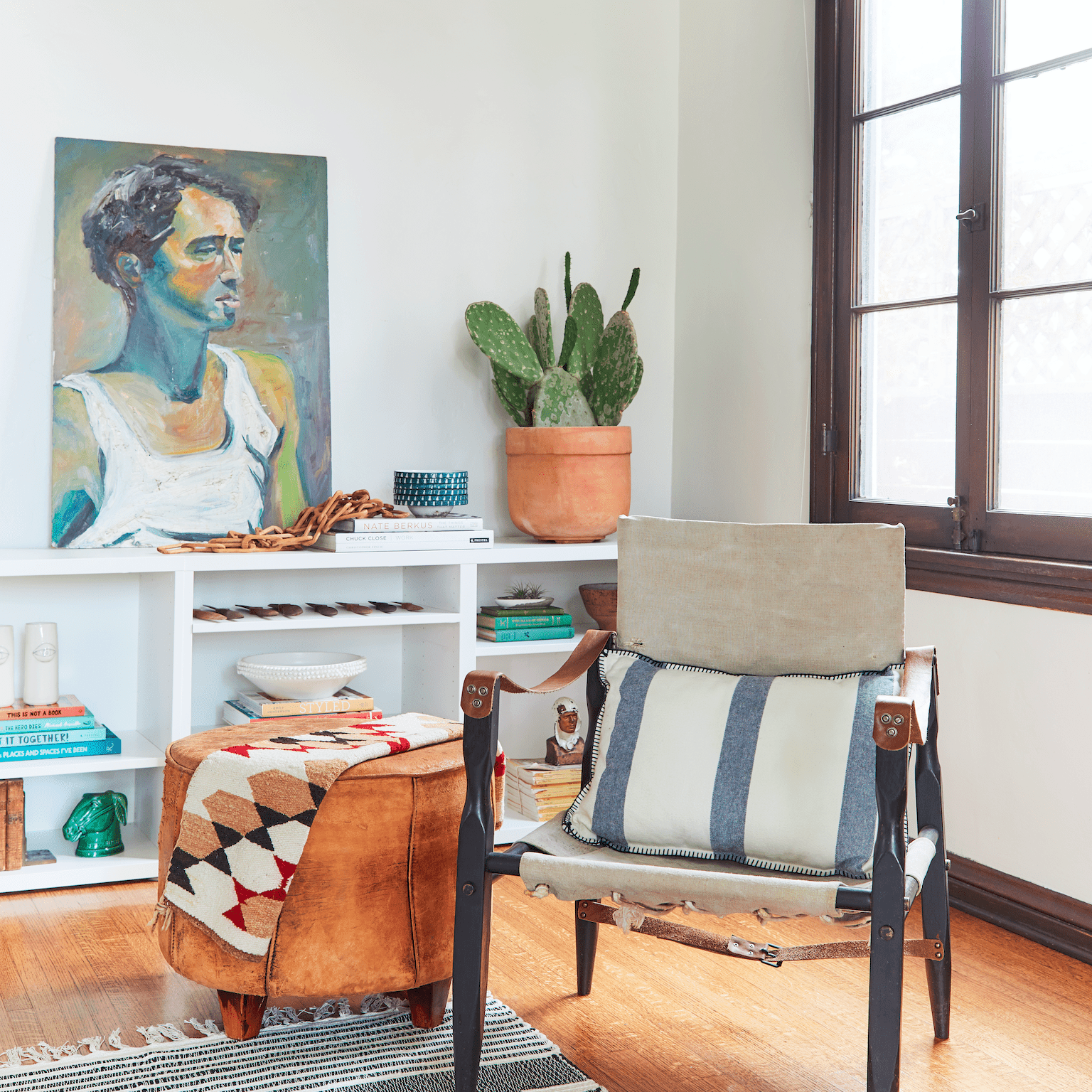 葡萄酒家具在别致的洛杉矶客厅