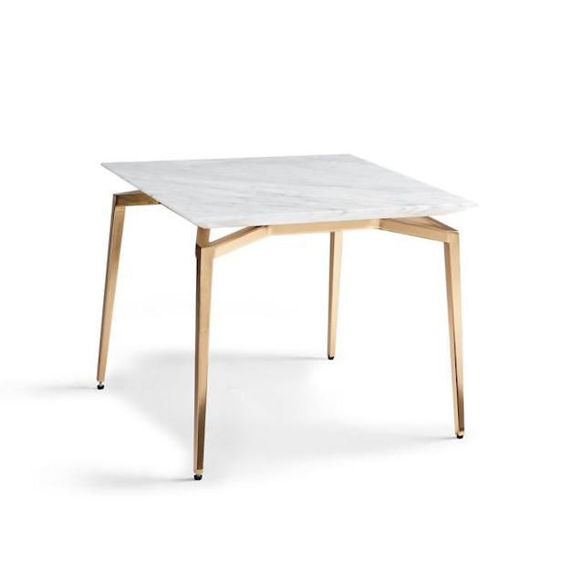 埃弗里特的Frontgate边桌