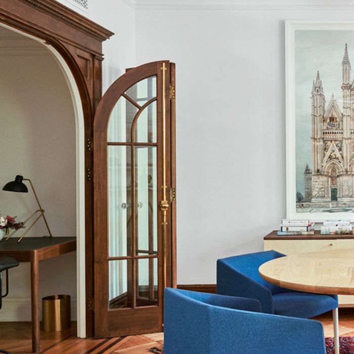 带法式门的餐厅