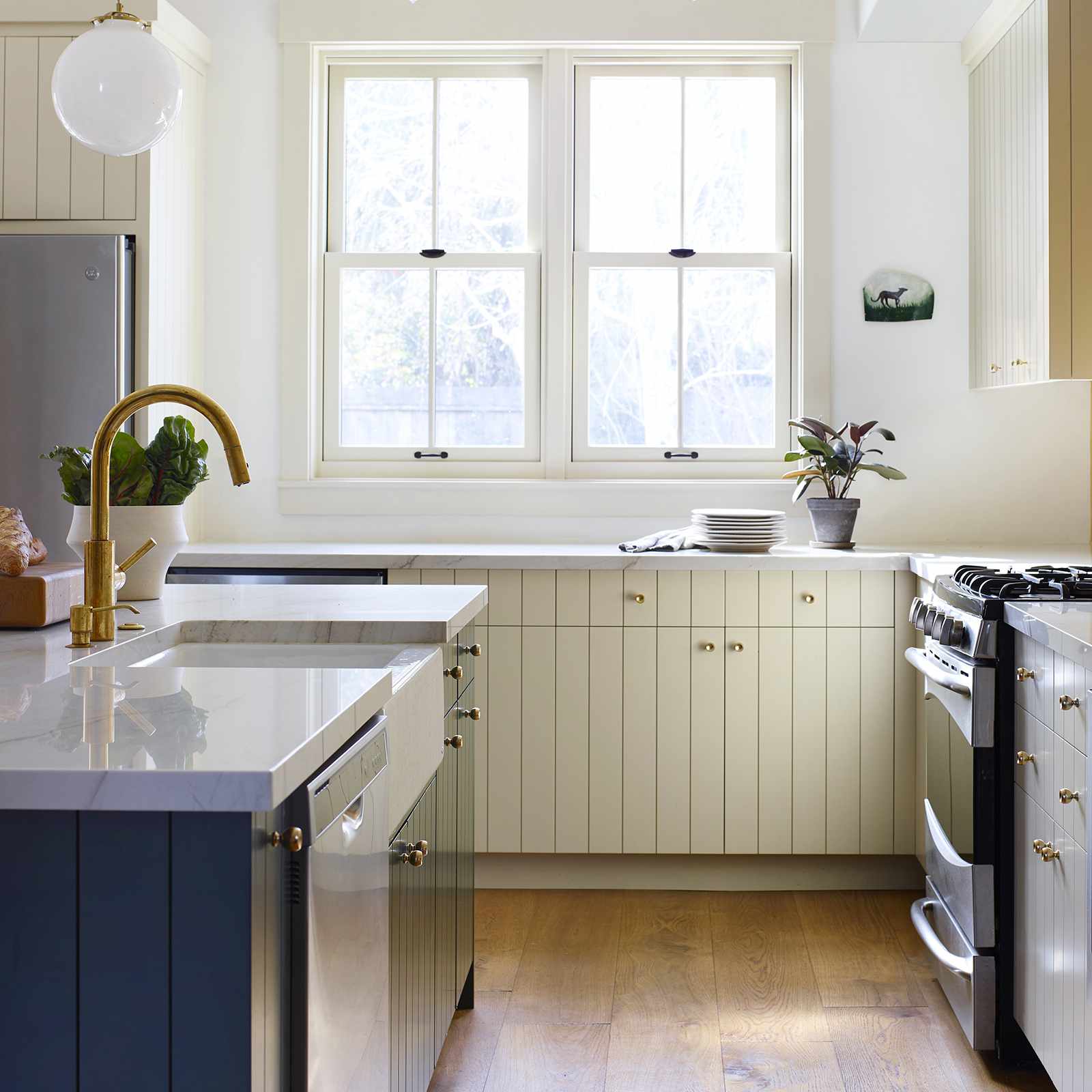 带有摇酒柜的厨房