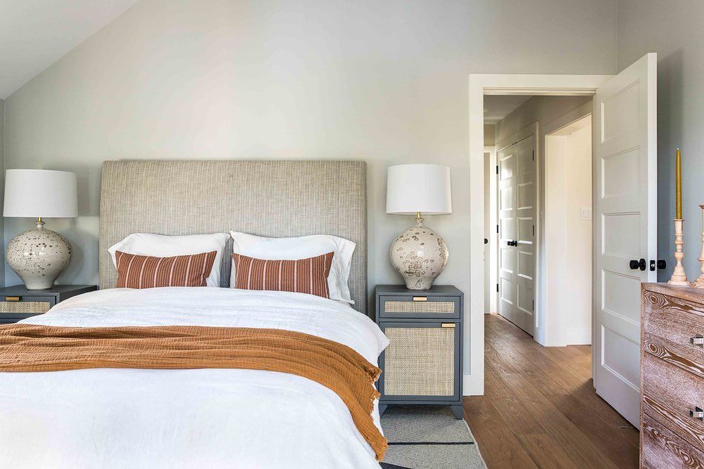 卧室用橙色毯子