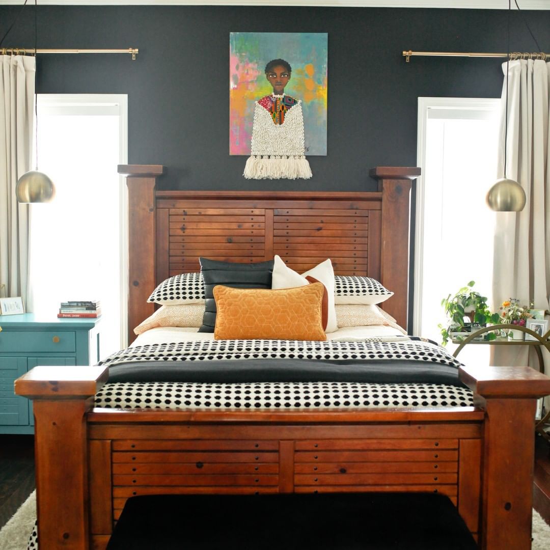 黑色和粗体彩色卧室