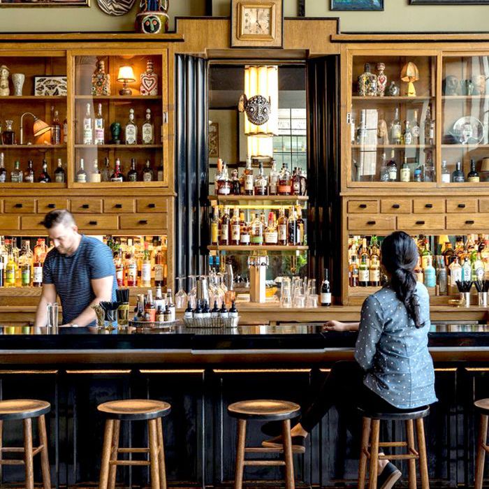 最佳新奥尔良的餐馆 - 王牌酒店酒吧