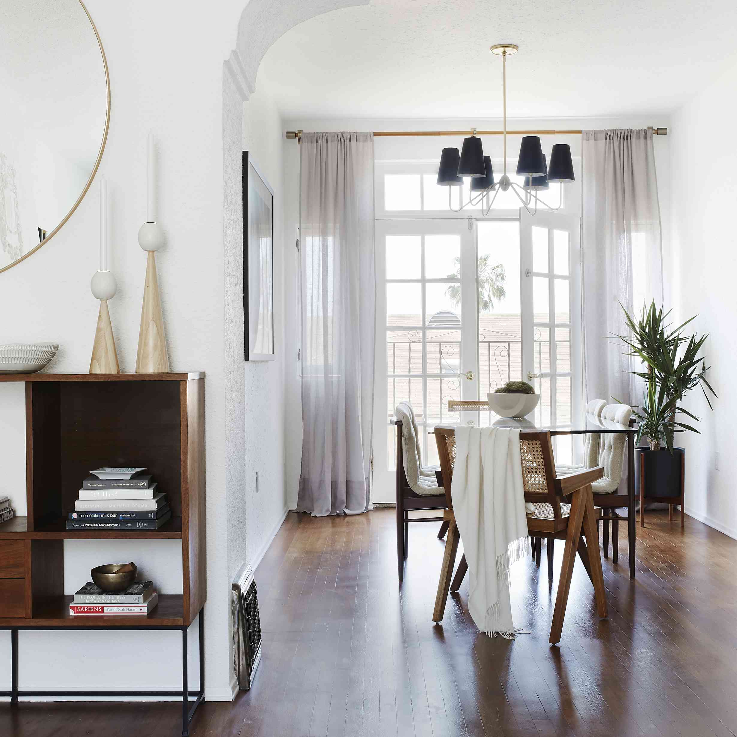 饭厅与西班牙风格的建筑细节