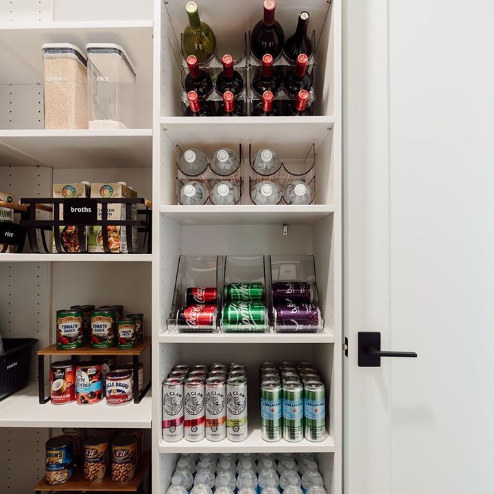 饮料储存在厨房里