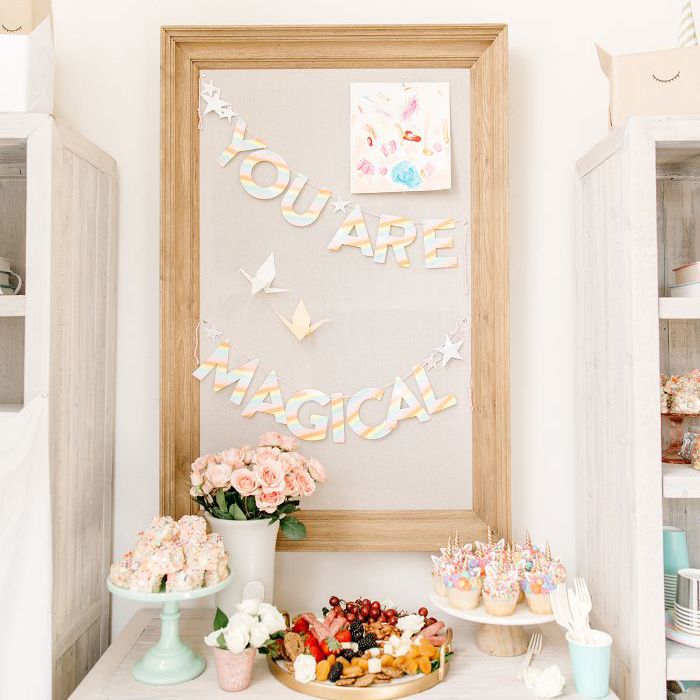 异想天开的孩子的生日派对甜点表