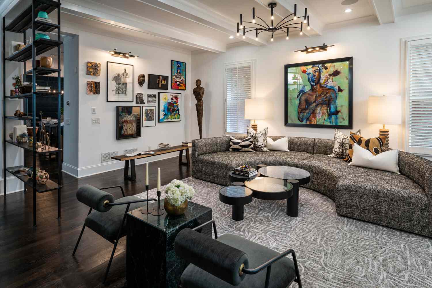 黑色和灰色单身汉