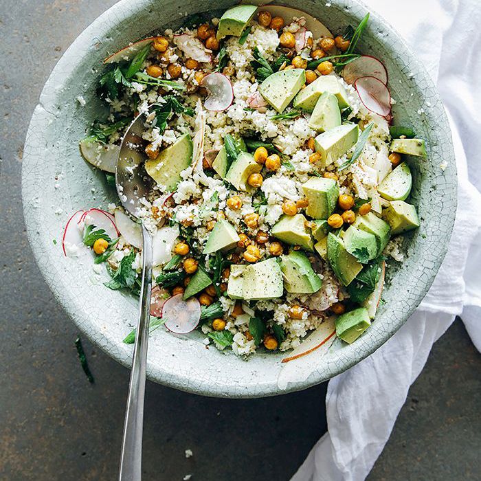 花椰菜和烤鹰嘴豆沙拉”class=