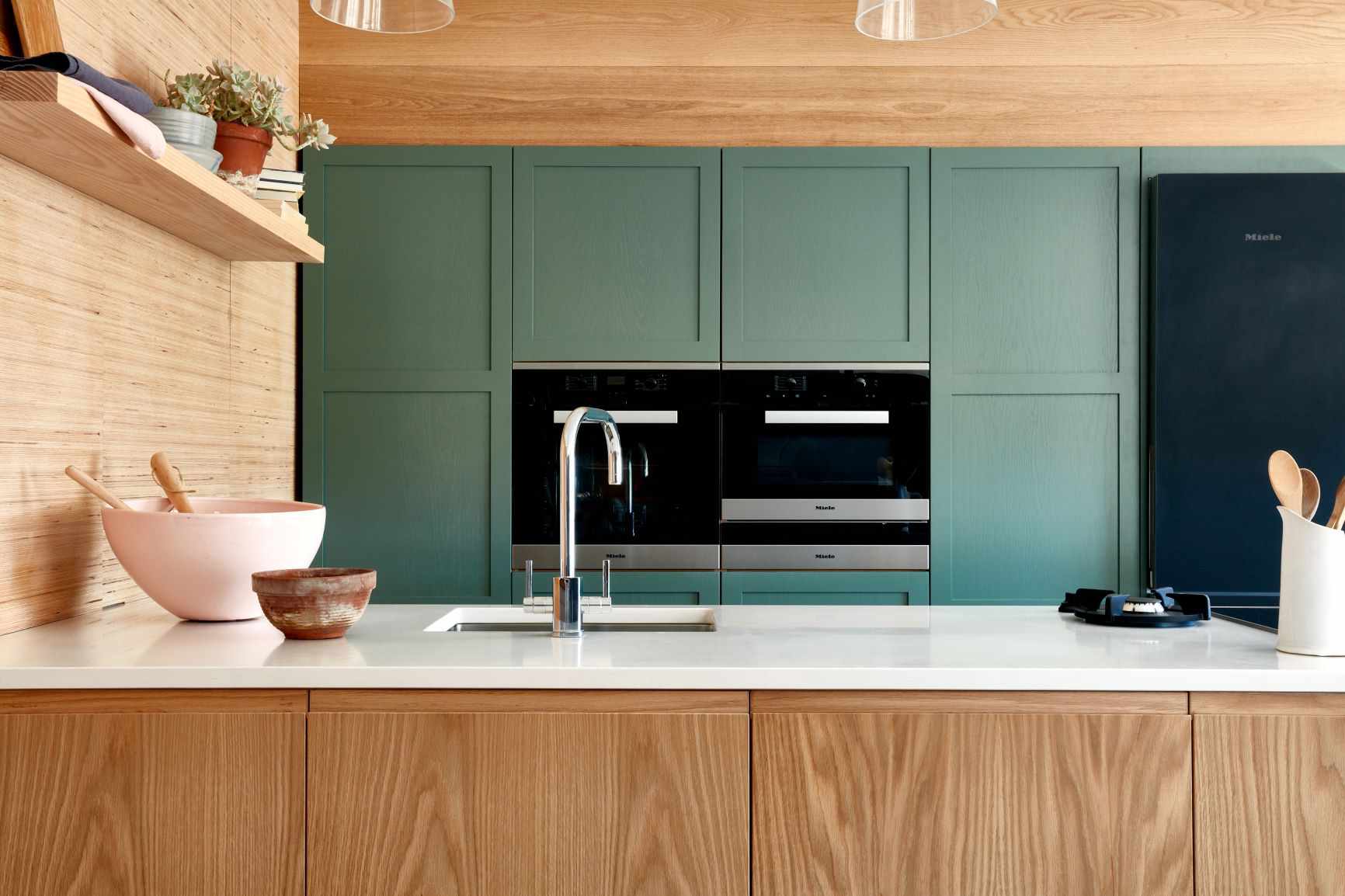 厨房与水鸭喷漆柜。