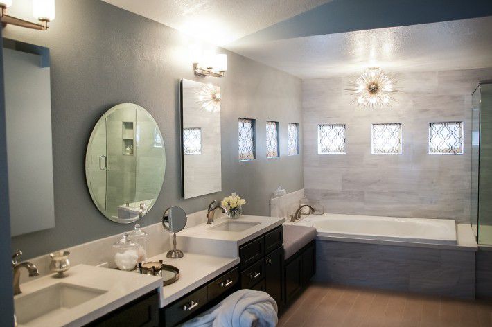 浴室有大主人梳妆台