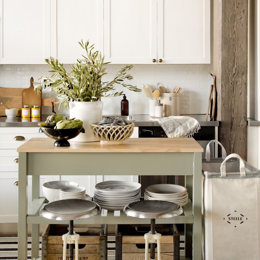 乡村厨房用薄荷绿滚动岛