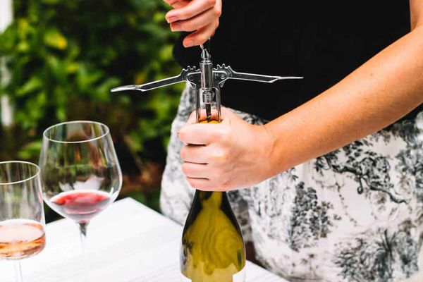 如何判断葡萄酒已经变坏 - 打开一瓶葡萄酒