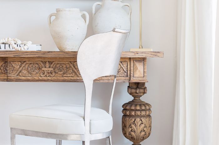 写字台在改建的阿利斯海滩的家