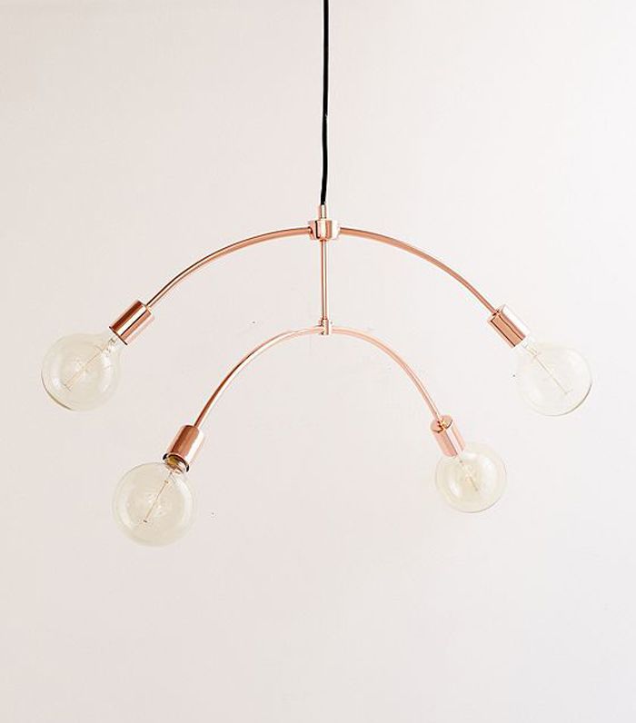 Freja吊灯- Urban Outfitters的一种尺寸的铜灯”class=