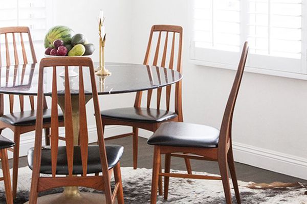 一个大理石顶级餐桌