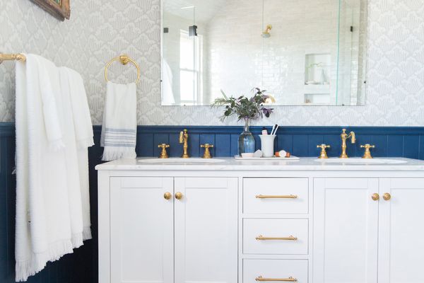 浴室有v型槽镶板