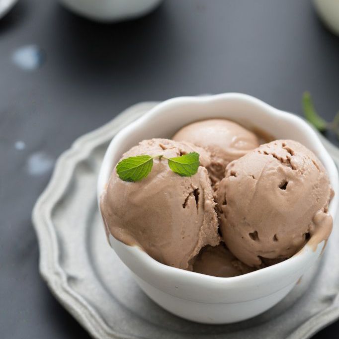 早餐巧克力冻酸奶