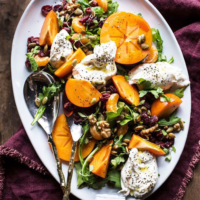 收获蔓越莓，柿子和布拉塔沙拉