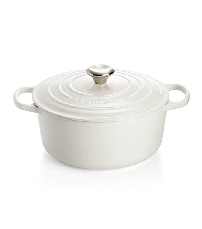 qt 5.5®签名。圆形白色有盖法式烤炉