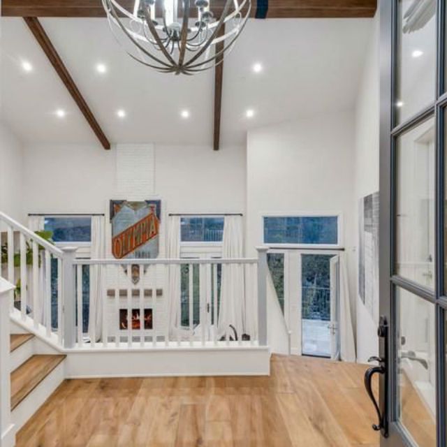 露西·黑尔Studio City的主页