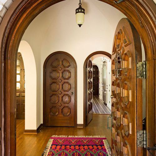 地中海前面的入口通道