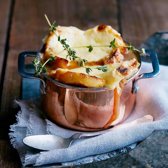 经典的法式食谱 - 法式洋葱汤