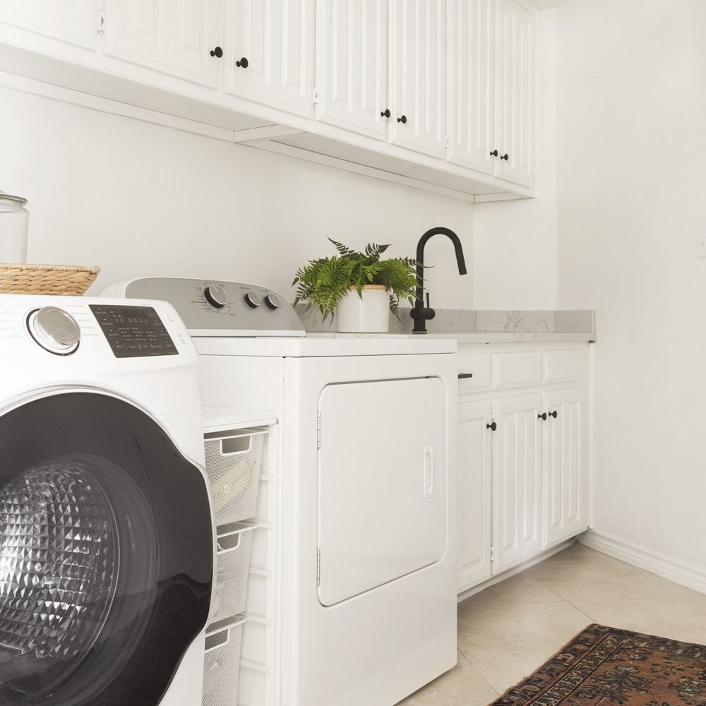 关闭洗衣机和烘干机。