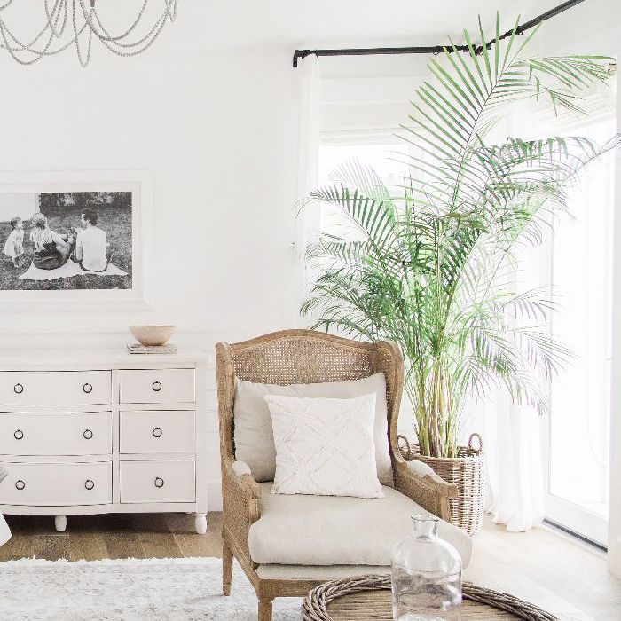 Ali Fedotowsky家中主卧室的角照