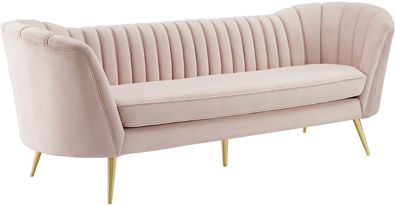 粉红色的天鹅绒沙发。