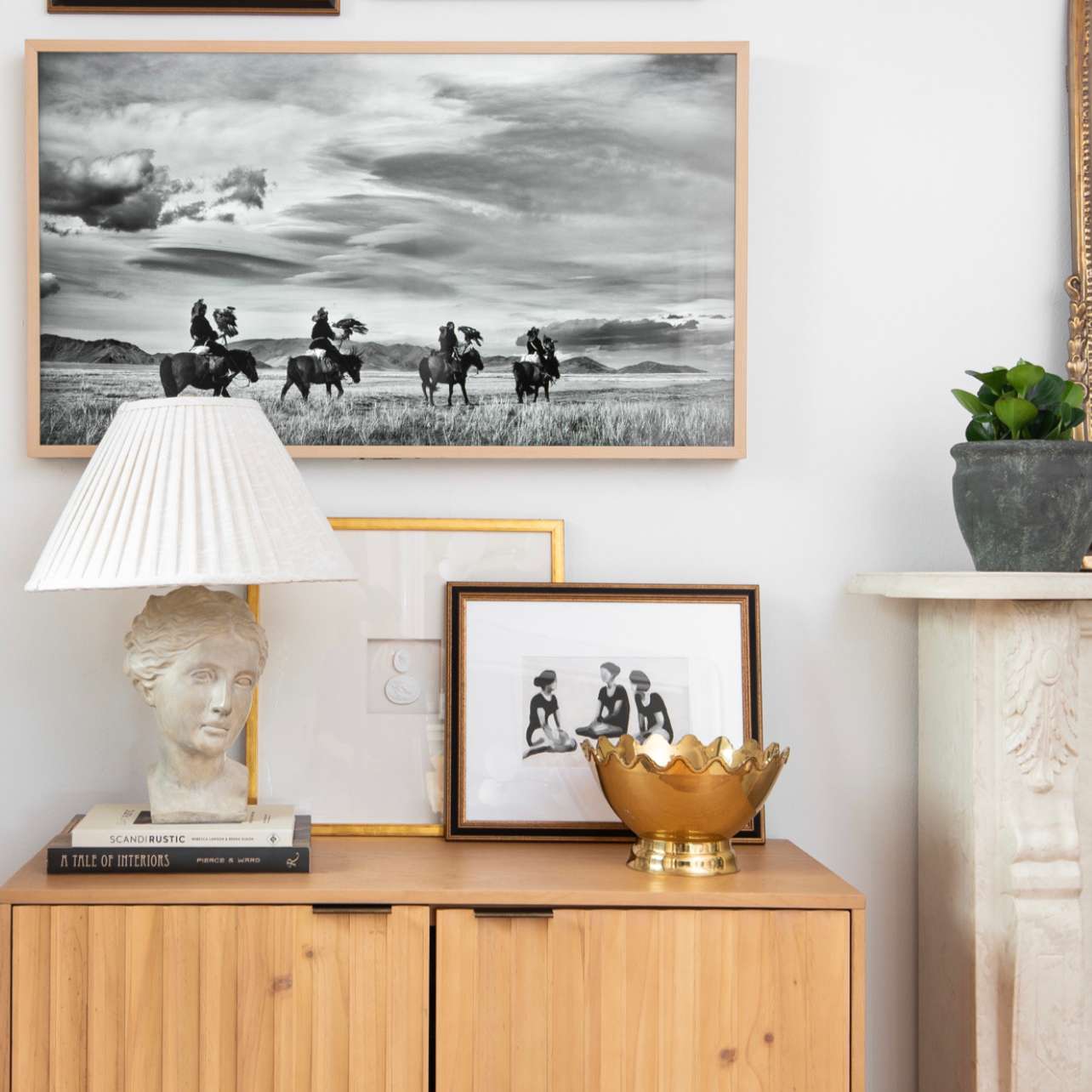 有大型艺术品的公寓。