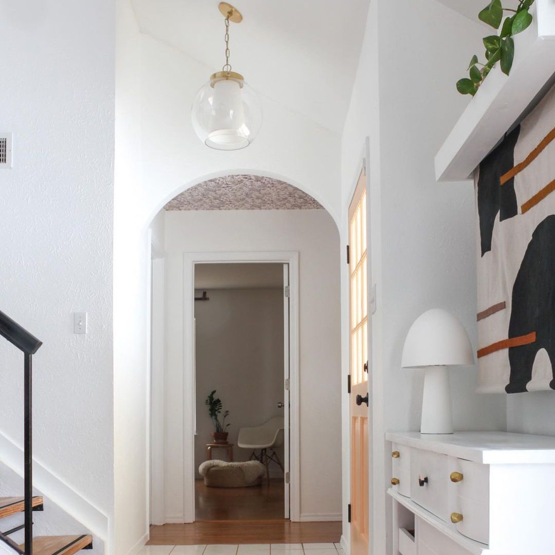 白色，现代入口