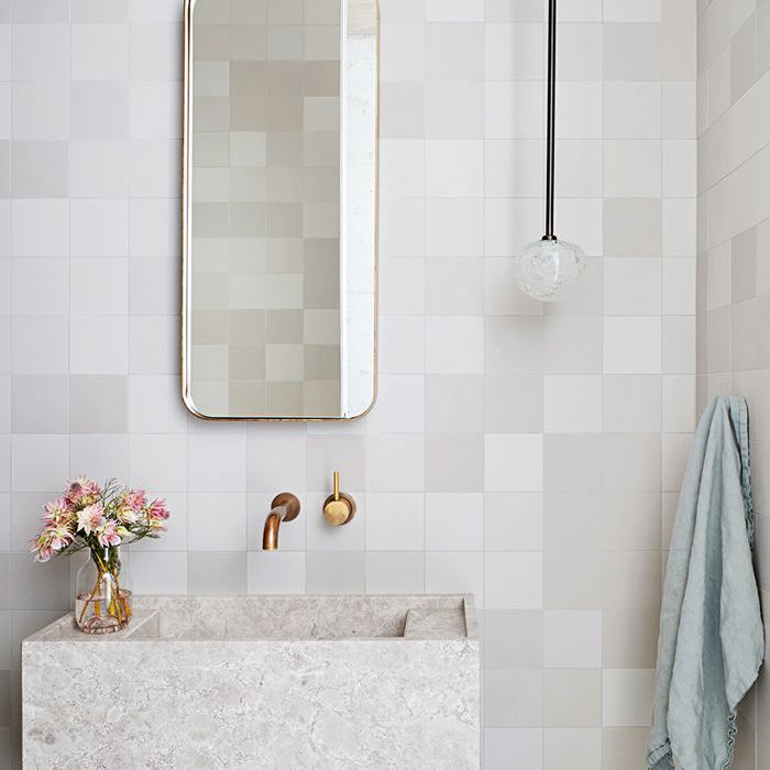 粉红色的大理石水槽