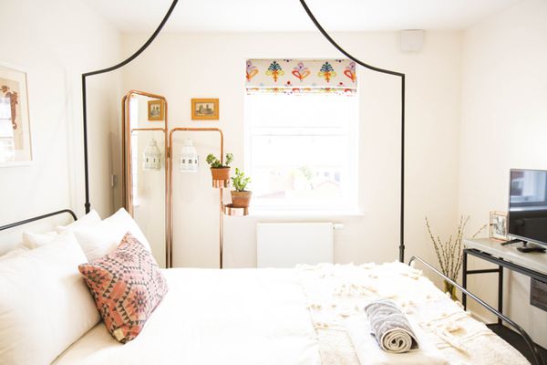 装饰床，床的生态友好型床垫“class=