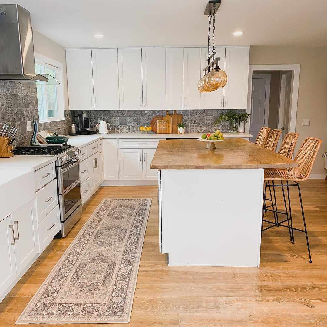 灰色图案后挡板在厨房