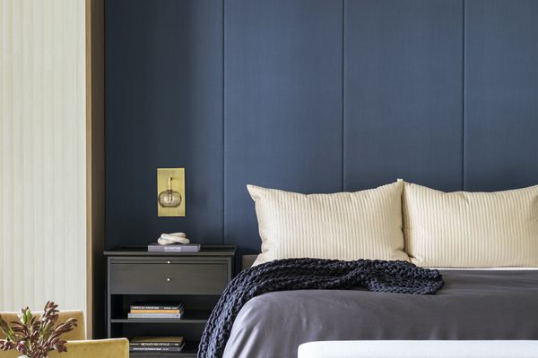 海军蓝强调墙。