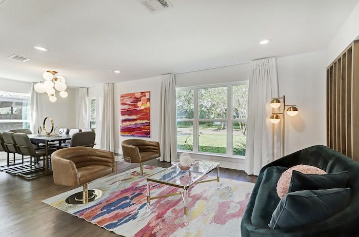 中世纪客厅，水彩画和水彩画地毯