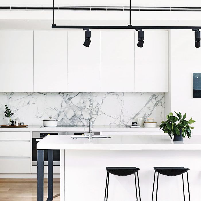 一个白人的厨房”class=