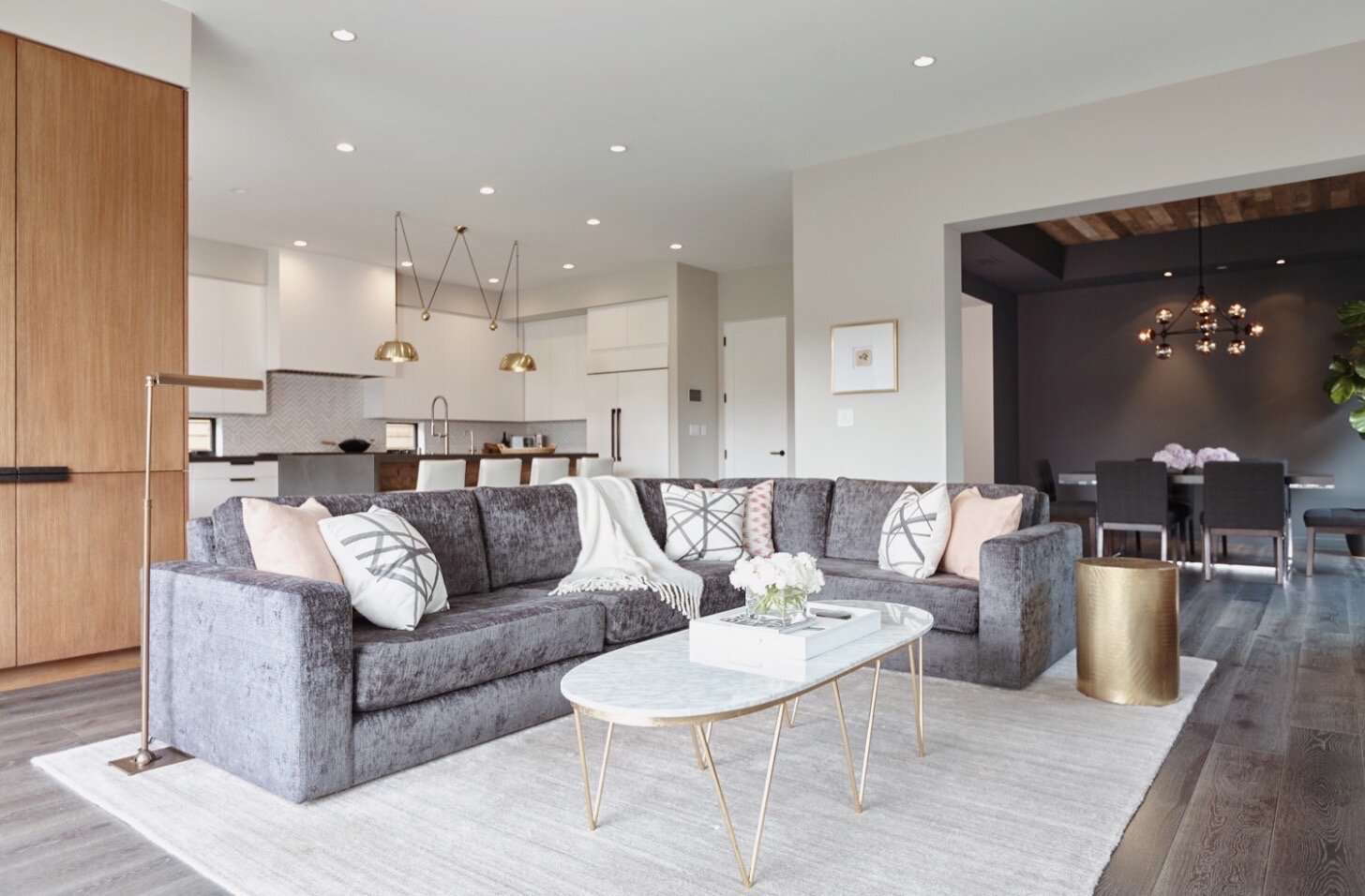 现代客厅与组合式。