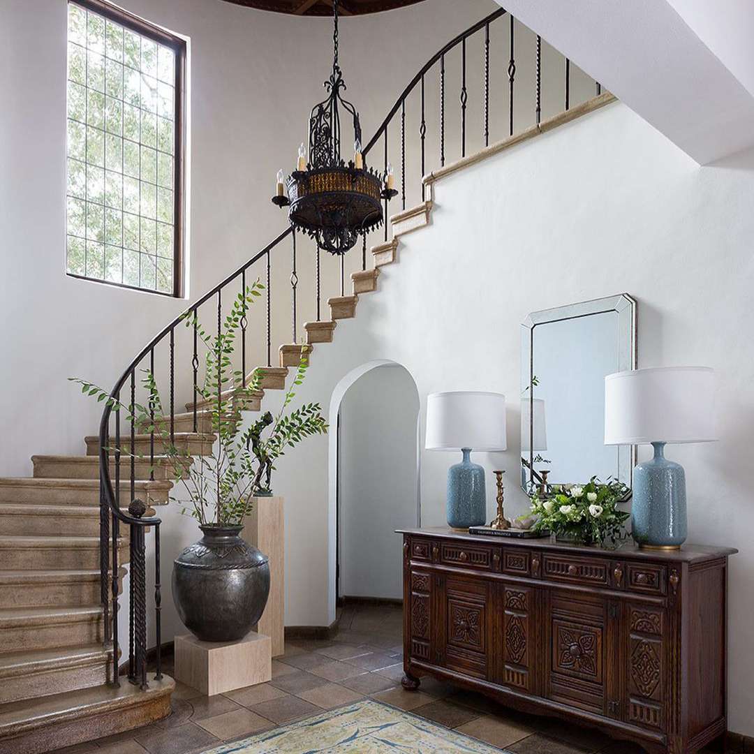 家里的大楼梯。