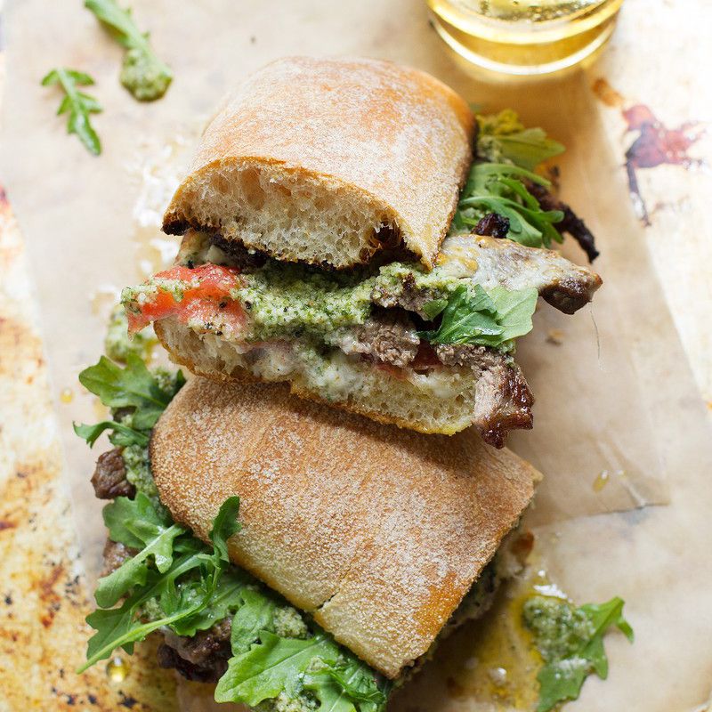 牛排三明治和意大利莎莎佛得角